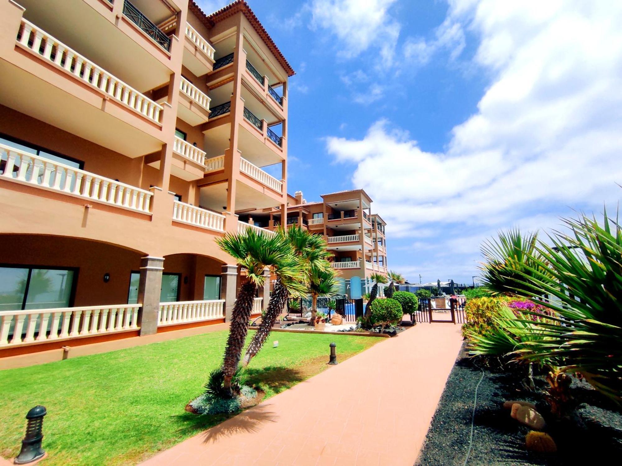 El Nautico Suites, The Beachfront Paradise サンミゲル・デ・アボナ エクステリア 写真